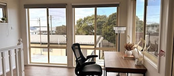 3BR Home 15 mins walk to Greenwell Pt main wharf