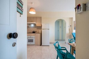 Fridge, microwave, oven, stovetop - Sunny 2-BR Apartment in Mackenzie (Larnaca)