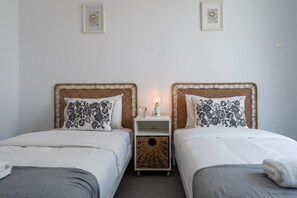 3 bedrooms, desk, iron/ironing board, WiFi