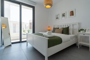 3 makuuhuonetta, työpöytä, silitysrauta/-lauta, Wi-Fi