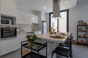 Fridge, microwave, oven, stovetop