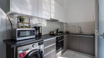 Fridge, microwave, oven, stovetop