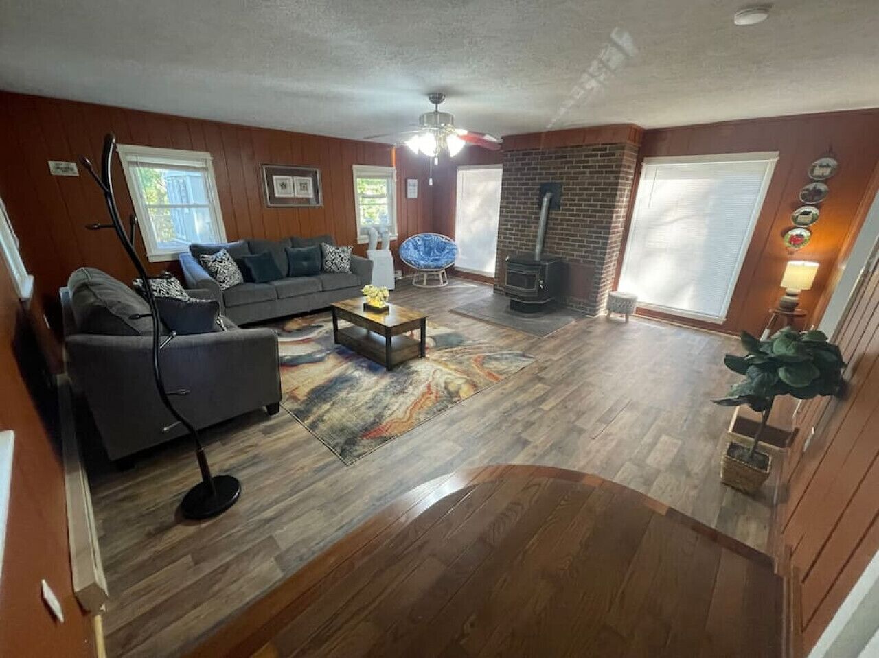 Een smart-tv en tafelvoetbal