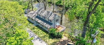 Peaceful Retreat on Creekside