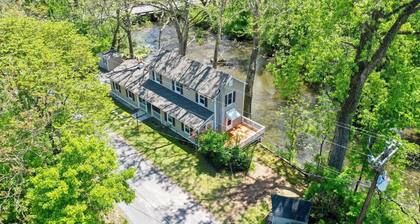 Peaceful Retreat on Creekside