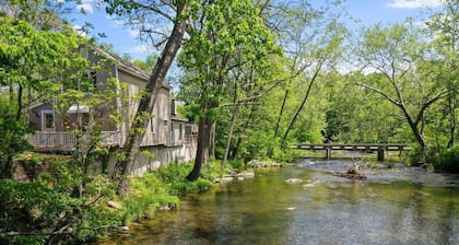 Peaceful Retreat on Creekside