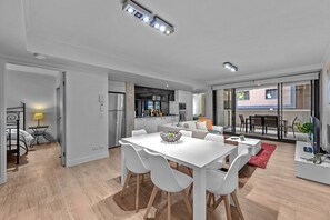 Interior - South Bank Central! ~ 2Bed, 2Bath, 1Car, 2Balcony (South Brisbane)