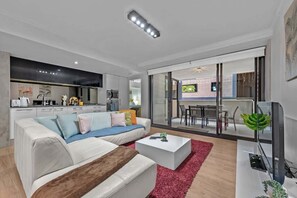 TV, offices - South Bank Central! ~ 2Bed, 2Bath, 1Car, 2Balcony (South Brisbane)