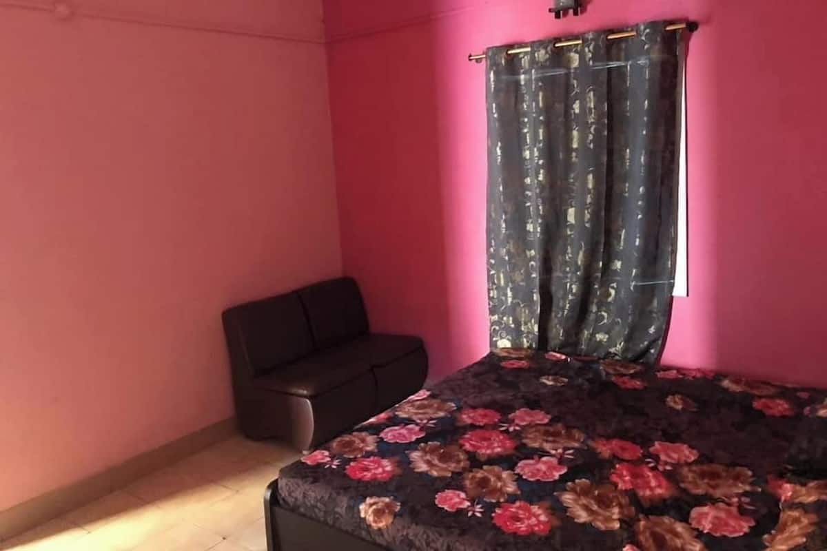 Standard Double Room | Soundproofing, iron/ironing board, free WiFi
