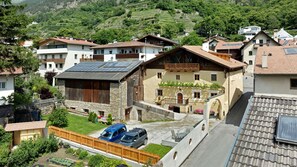 Exterior - Holiday Apartment 'Bertollhof Apfelerlebnis' with Mountain View, Shared Garden and Wi-Fi (Silandro)
