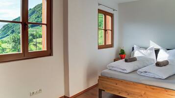 3 bedrooms, free WiFi, bed sheets