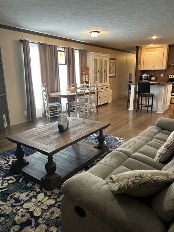 Smart TV - The Sacramento Oasis (Sacramento)