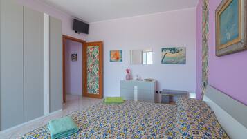 2 chambres, fer et planche à repasser, Wi-Fi gratuit, draps fournis