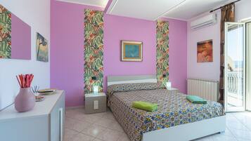 2 chambres, fer et planche à repasser, Wi-Fi gratuit, draps fournis