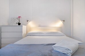 1 habitación, tabla de planchar con plancha, wifi gratis y ropa de cama 