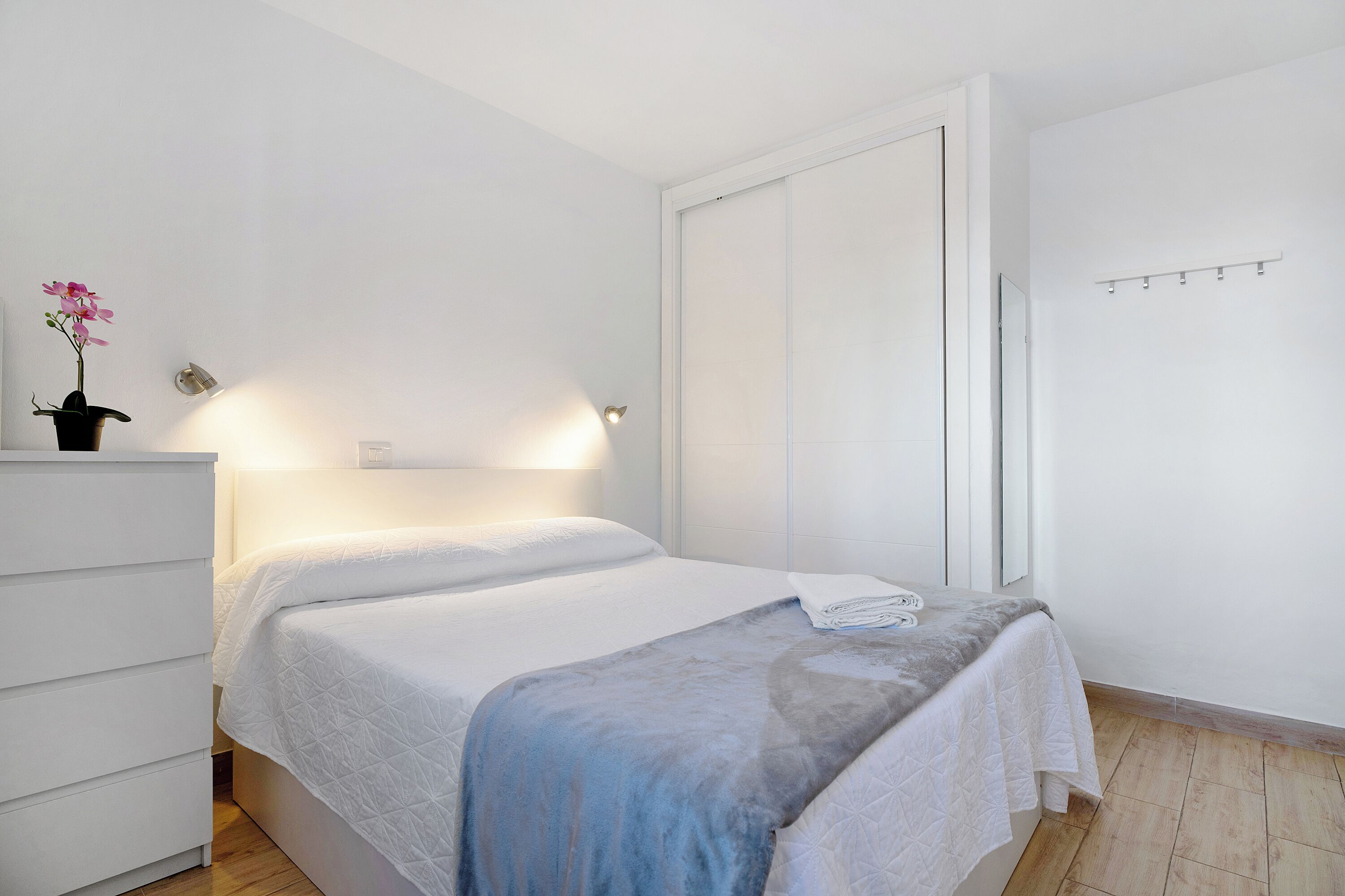 1 slaapkamer, een strijkplank/strijkijzer, gratis wifi, beddengoed