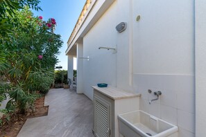 Property grounds - Apartment "Calliope" with Sea View, Private Terrace, Wi-Fi & A/C (tricase)