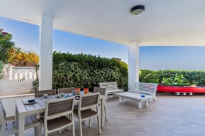 Outdoor dining - Apartment "Calliope" with Sea View, Private Terrace, Wi-Fi & A/C (tricase)