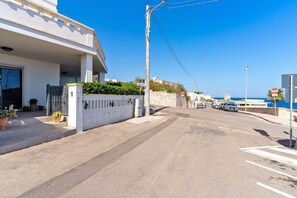 Property grounds - Apartment "Calliope" with Sea View, Private Terrace, Wi-Fi & A/C (tricase)