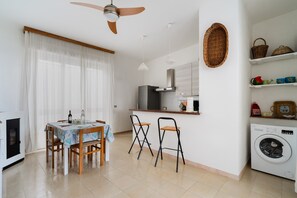 Fridge, microwave, oven, stovetop - Apartment "Calliope" with Sea View, Private Terrace, Wi-Fi & A/C (tricase)