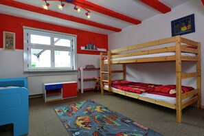 6 bedrooms, free WiFi, bed sheets