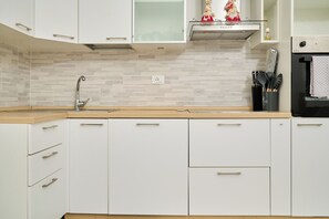 Frigorífic, forn, placa de cuina i rentaplats 