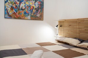1 habitación, tabla de planchar con plancha, wifi gratis y ropa de cama 