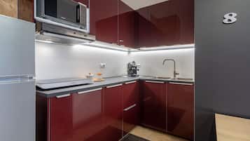 Fridge, microwave, stovetop, coffee/tea maker