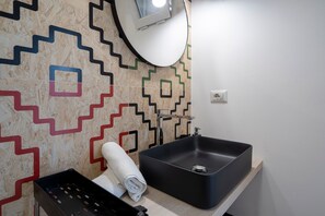 Dusch, hårtork och handdukar