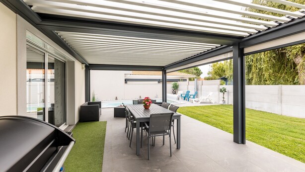 A covered patio with a dining table and chairs, a grill, and a view of a swimming pool and garden. - Villa "Bassin d'Arcachon" with Private Pool, Private Terraces and Wi-Fi (ARES)