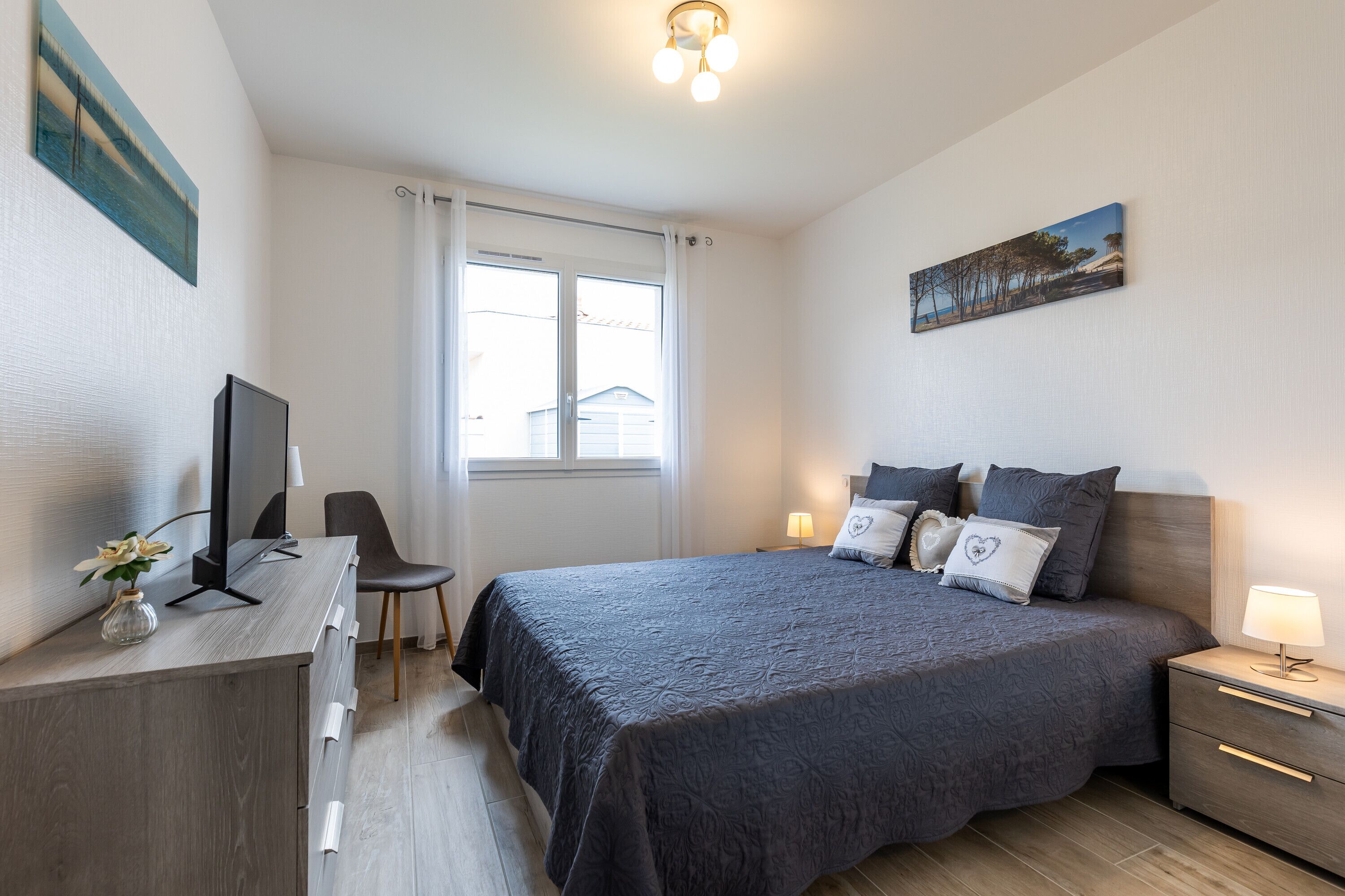 4 slaapkamers, een strijkplank/strijkijzer, gratis wifi, beddengoed