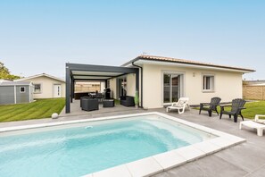 Pool - Holiday Home "Villa Bassin D'Arcachon" with Private Pool, Private Terraces and Wi-Fi (Ares)