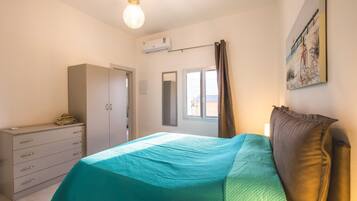 2 bedrooms, iron/ironing board, free WiFi, bed sheets