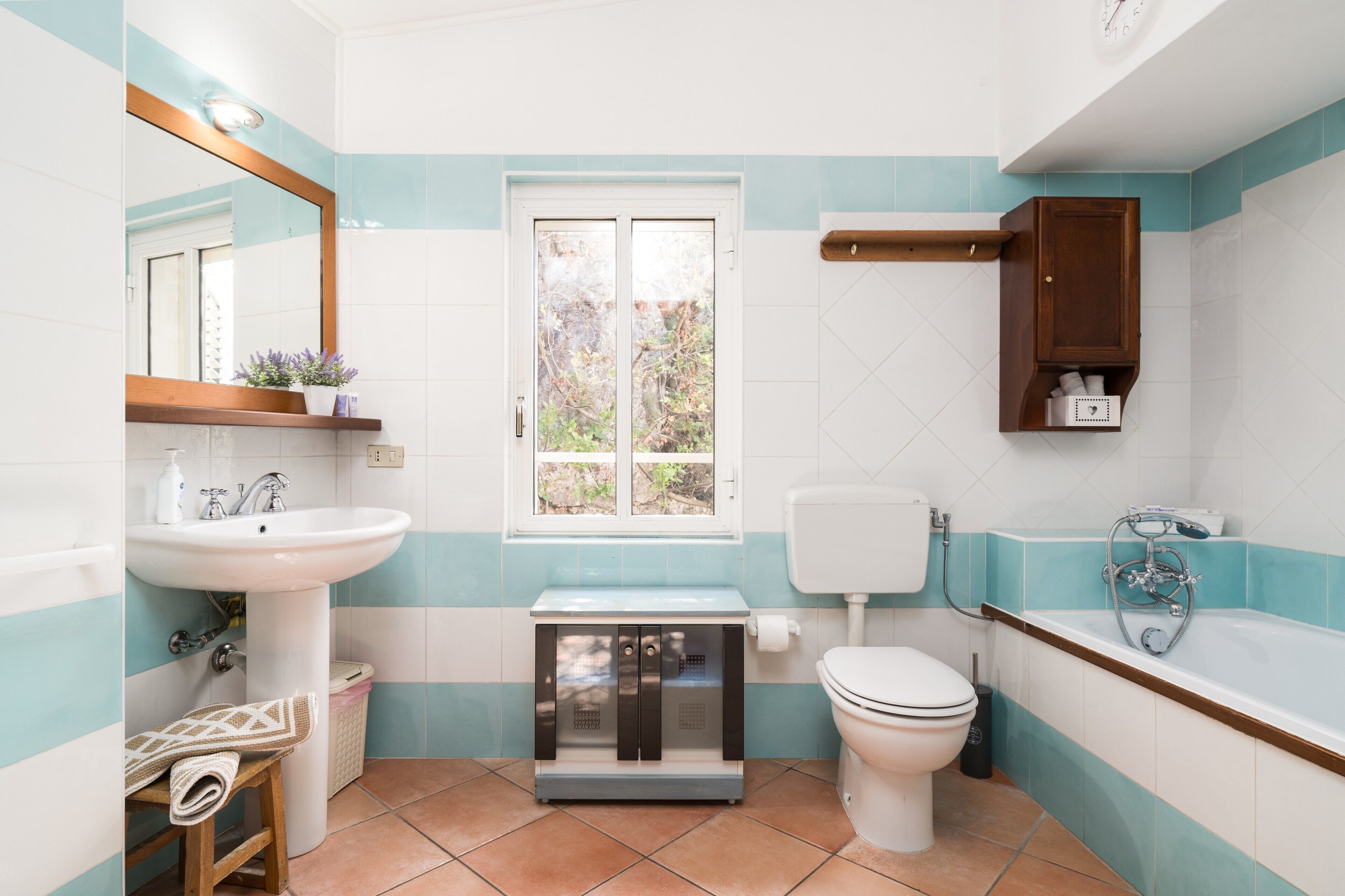 Vasca, asciugacapelli, asciugamani