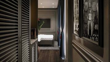 Deluxe-Doppelzimmer | Hochwertige Bettwaren, Betten mit Memory-Foam-Matratzen, Minibar