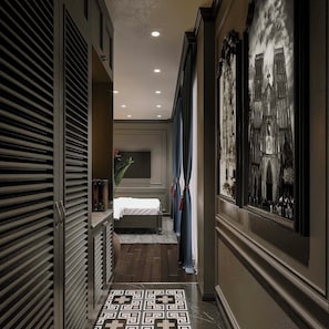 Literie de qualité supérieure, matelas mémoire de forme, minibar