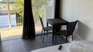 Chambre Double Standard, 1 grand lit | Terrasse/Patio