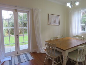 Dining - The Homestead (Cable Bay)