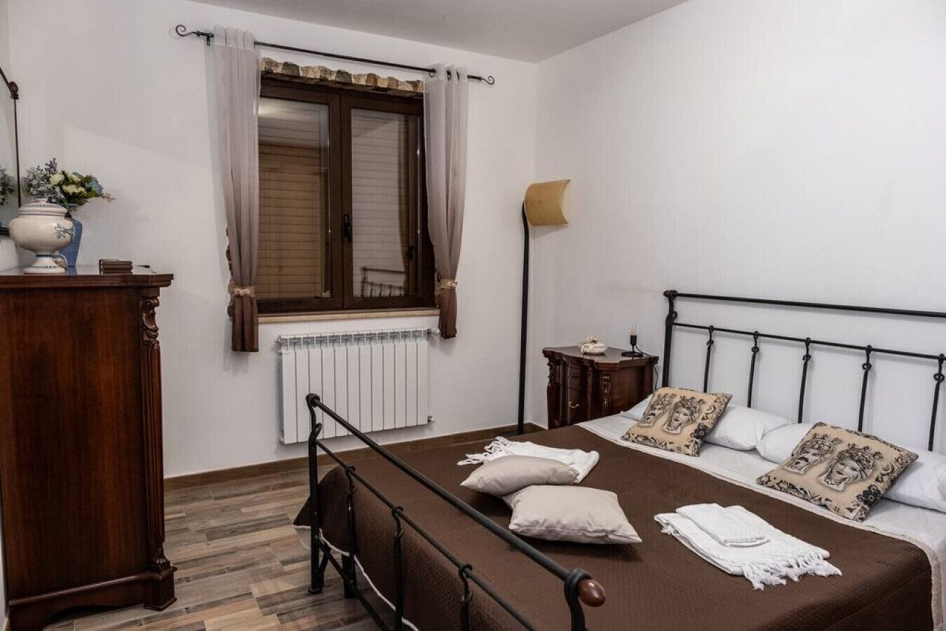 2 habitaciones, tabla de planchar con plancha y wifi gratis 