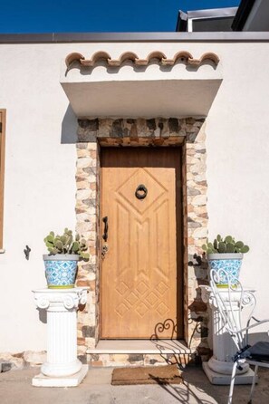 Exterior detail - A Place in the Sun - Caltanissetta (Caltanissetta)