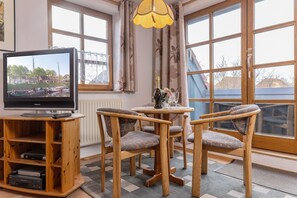 Dining - Einfach mal Ausspannen: Die Obergeschoss-wohnung Liegt in Unmittelbarer Nähe ein (Carolinensiel)
