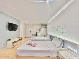 Caja de seguridad en la habitación y escritorio 