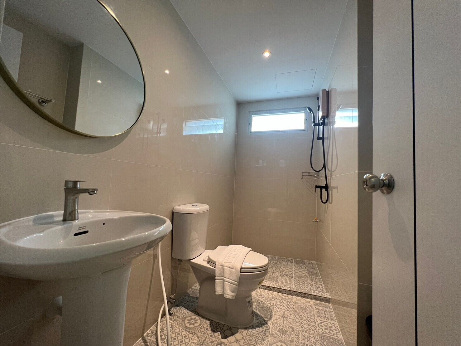 Shower, free toiletries, hair dryer, towels