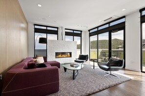 TV, fireplace, DVD player, stereo - Book a Holiday Getaway Today! Luxury Downtown Penthouse! Rooftop Access! Hot tub (Park City)