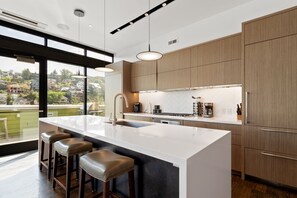 Fridge, microwave, oven, stovetop - Book a Holiday Getaway Today! Luxury Downtown Penthouse! Rooftop Access! Hot tub (Park City)