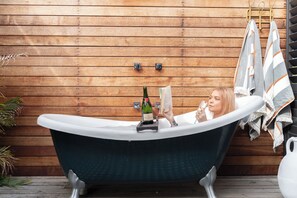 Property grounds - Maggie’s the Little Black Cottage - In the Heart of the Hunter Valley (Cessnock)