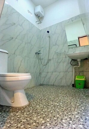 Comfort-dobbeltværelse | Badeværelse | Håndklæder