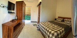 Comfort Double Room | Free WiFi, bed sheets - LOPE Homestay (Waingapu)