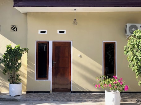 Exterior. LOPE Homestay