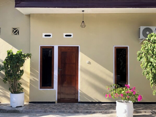 Exterior - LOPE Homestay (Waingapu)